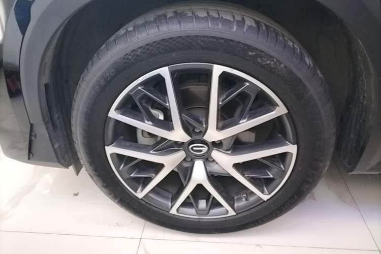 Used GAC Trumpchi GS8 2022 Linghang Series 2.0 TGDI Two-Wheel Drive Luxury Smart Connectivity Version (6 Seats) Left Front Wheel Hub