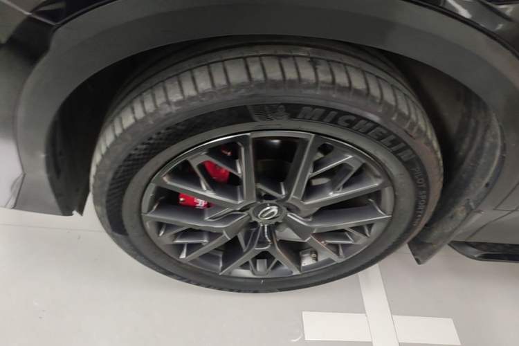 Used GAC Trumpchi GS8 2022 Linghang Series 2.0 TGDI Two-Wheel-Drive Luxury Smart Connectivity Version (7 Seats) Left Front Wheel Hub