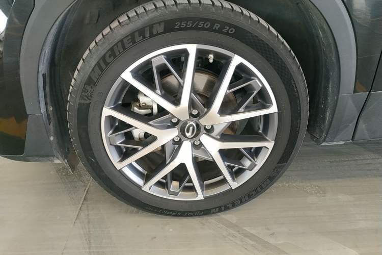Used GAC Trumpchi GS8 2022 Linghang Series 2.0 TGDI Two-Wheel-Drive Luxury Smart Connectivity Version (7 Seats) Left Front Wheel Hub