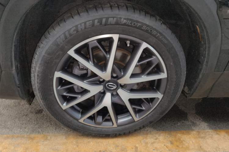 Used GAC Trumpchi GS8 2022 Linghang Series 2.0 TGDI Two-Wheel-Drive Luxury Smart Connectivity Version (7 Seats) Left Front Wheel Hub