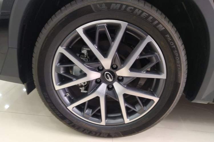 Used GAC Trumpchi GS8 2022 Dual-Engine Series 2.0TM Two-Wheel Drive Prestige Edition (7 Seats) Left Front Wheel Hub