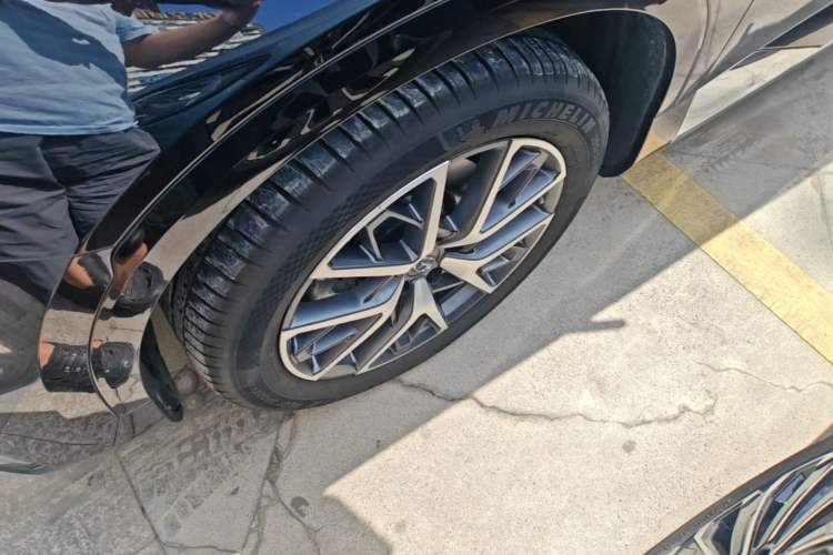 Used GAC Trumpchi GS8 2022 Dual-Engine Series 2.0TM Two-Wheel Drive Prestige Edition (7 Seats) Left Front Wheel Hub