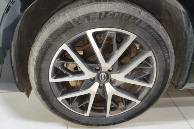 Used GAC Trumpchi GS8 2022 Dual-Engine Series 2.0TM Two-Wheel Drive Prestige Edition (7 Seats) Left Front Wheel Hub