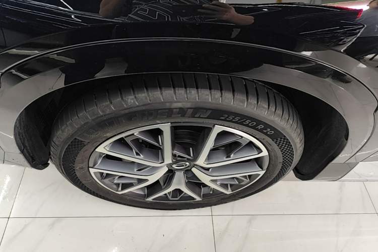 Used GAC Trumpchi GS8 2022 Dual-Engine Series 2.0TM Two-Wheel Drive Prestige Edition (7 Seats) Left Front Wheel Hub
