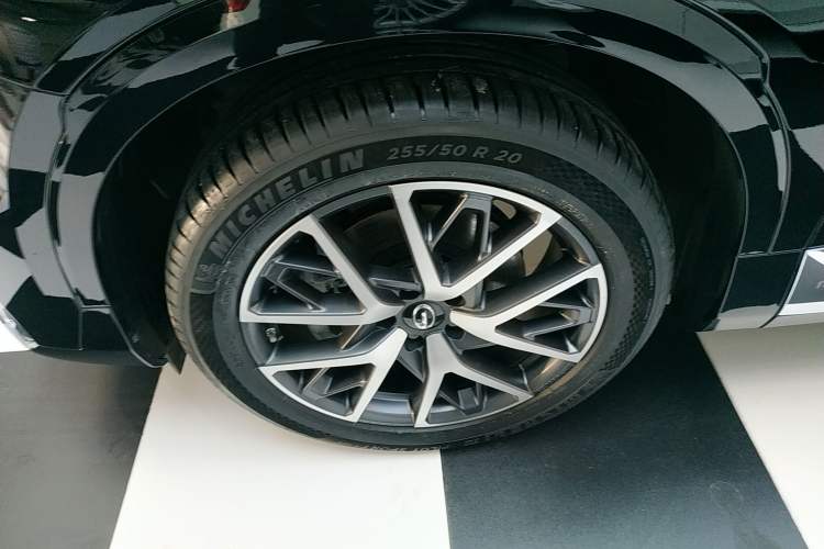 Used GAC Trumpchi GS8 2022 Dual-Engine Series 2.0TM Two-Wheel Drive Prestige Edition (7 Seats) Left Front Wheel Hub