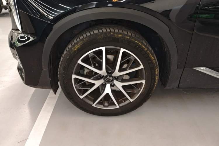 Used GAC Trumpchi GS8 2022 Linghang Series 2.0 TGDI Two-Wheel-Drive Luxury Smart Connectivity Version (7 Seats) Left Front Wheel Hub