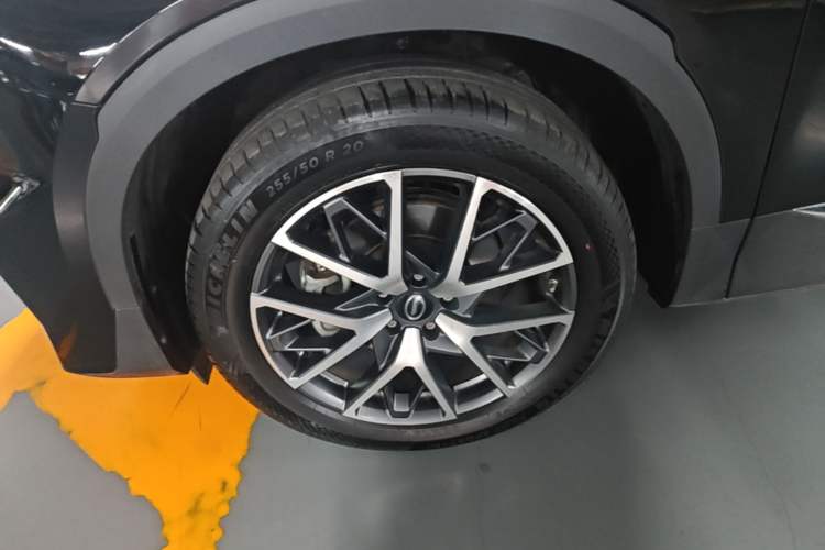 Used GAC Trumpchi GS8 2022 Linghang Series 2.0 TGDI Two-Wheel-Drive Luxury Smart Connectivity Version (7 Seats) Left Front Wheel Hub