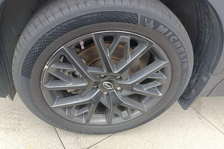 Used GAC Trumpchi GS8 2022 Linghang Series 2.0 TGDI Two-Wheel-Drive Luxury Smart Connectivity Version (7 Seats) Left Front Wheel Hub