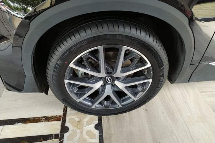 Used GAC Trumpchi GS8 2022 Linghang Series 2.0 TGDI Two-Wheel-Drive Luxury Smart Connectivity Version (7 Seats) Left Front Wheel Hub