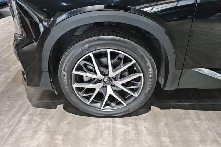 Used GAC Trumpchi GS8 2022 Flagship Series 2.0 TGDI Four-Wheel Drive Luxury Smart Connectivity Version (7 Seats) Left Front Wheel Hub