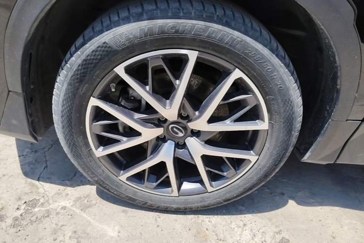 Used GAC Trumpchi GS8 2022 Linghang Series 2.0 TGDI Two-Wheel-Drive Luxury Smart Connectivity Version (7 Seats) Left Front Wheel Hub