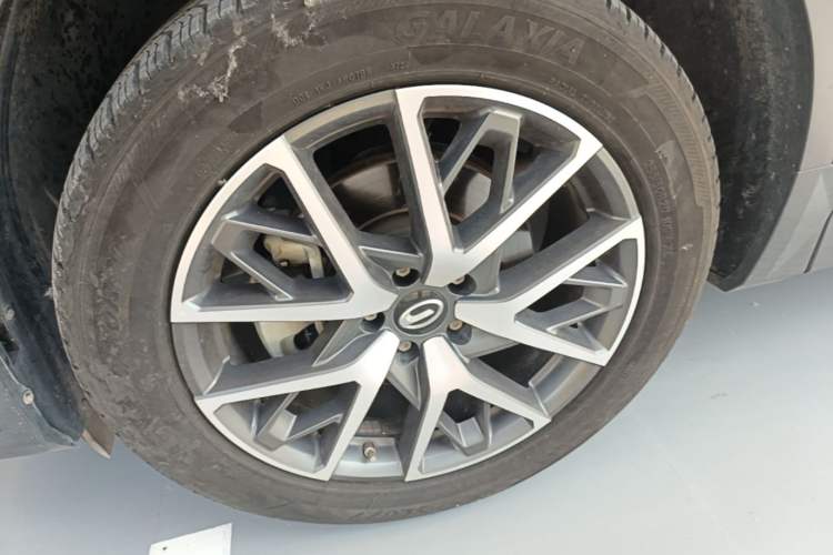 Used GAC Trumpchi GS8 2022 Linghang Series 2.0 TGDI Two-Wheel-Drive Luxury Smart Connectivity Version (7 Seats) Left Front Wheel Hub