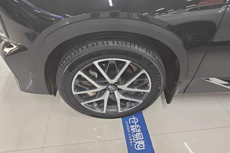 Used GAC Trumpchi GS8 2022 Linghang Series 2.0 TGDI Two-Wheel-Drive Luxury Smart Connectivity Version (7 Seats) Left Front Wheel Hub