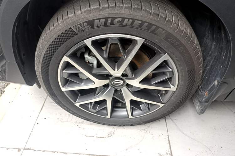 Used GAC Trumpchi GS8 2022 Linghang Series 2.0 TGDI Two-Wheel-Drive Luxury Smart Connectivity Version (7 Seats) Left Front Wheel Hub