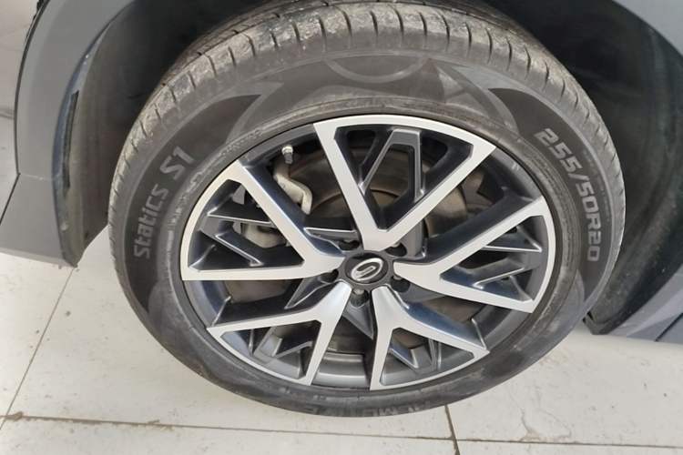 Used GAC Trumpchi GS8 2022 Flagship Series 2.0 TGDI Four-Wheel Drive Luxury Smart Connectivity Version (7 Seats) Left Front Wheel Hub