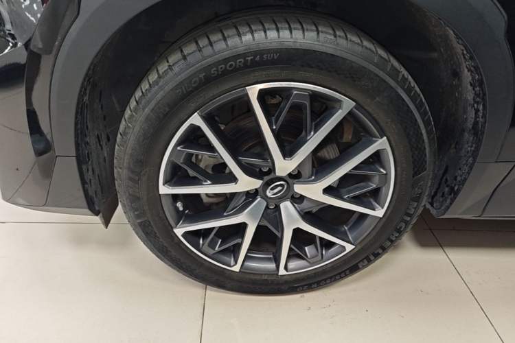 Used GAC Trumpchi GS8 2022 Flagship Series 2.0 TGDI Four-Wheel Drive Luxury Smart Connectivity Version (7 Seats) Left Front Wheel Hub