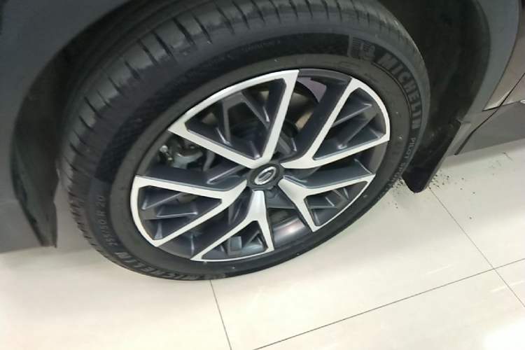 Used GAC Trumpchi GS8 2022 Linghang Series 2.0 TGDI Two-Wheel-Drive Luxury Smart Connectivity Version (7 Seats) Left Front Wheel Hub