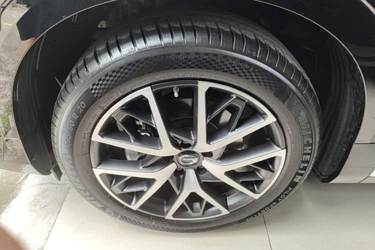 Used GAC Trumpchi GS8 2022 Double-Energy Series 2.0TM Four-Wheel Drive Premium Edition (7 Seats) Left Front Wheel Hub