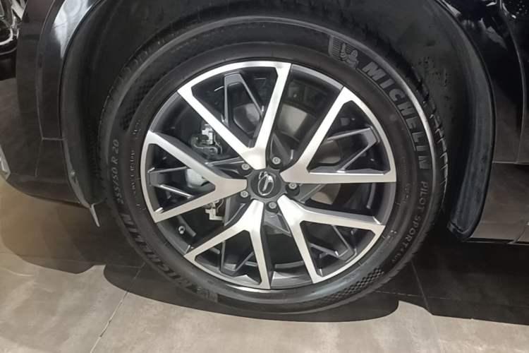 Used GAC Trumpchi GS8 2022 Double-Energy Series 2.0TM Two-Wheel Drive Prestige Edition (6 Seats) Left Front Wheel Hub