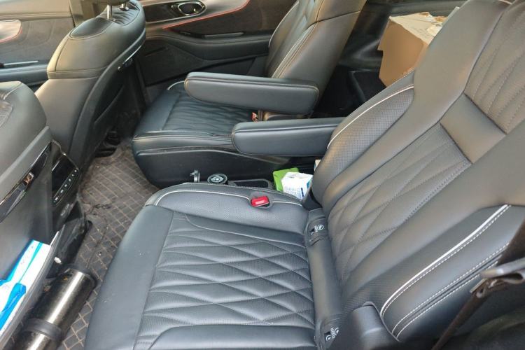 Used GAC Trumpchi GS8 2022 Double-Energy Series 2.0TM Two-Wheel Drive Prestige Edition (6 Seats) Left Rear Seat
