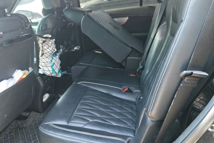 Used GAC Trumpchi GS8 2022 Dual-Engine Series 2.0TM Two-Wheel Drive Prestige Edition (7 Seats) Left Rear Seat