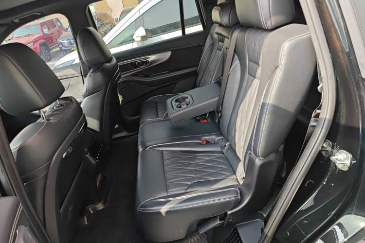 Used GAC Trumpchi GS8 2022 Dual-Engine Series 2.0TM Two-Wheel Drive Prestige Edition (7 Seats) Left Rear Seat