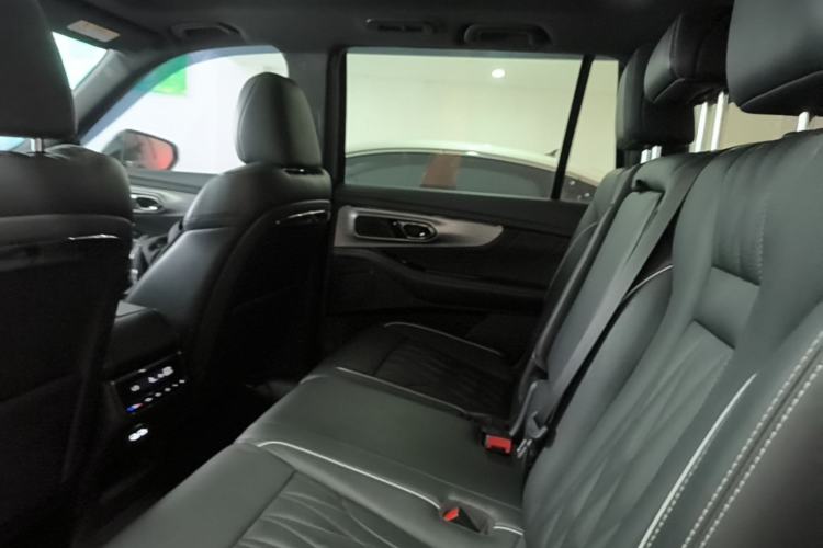 Used GAC Trumpchi GS8 2022 Dual-Engine Series 2.0TM Two-Wheel Drive Prestige Edition (7 Seats) Left Rear Seat