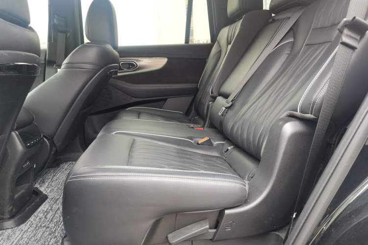 Used GAC Trumpchi GS8 2022 Dual-Engine Series 2.0TM Two-Wheel Drive Prestige Edition (7 Seats) Left Rear Seat