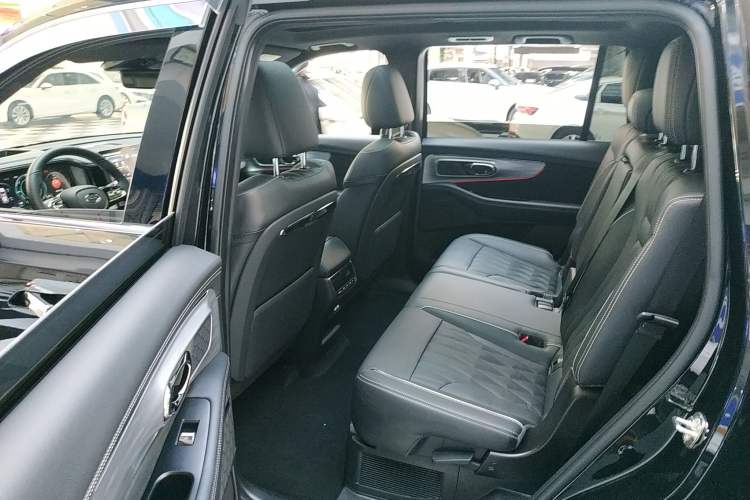 Used GAC Trumpchi GS8 2022 Dual-Engine Series 2.0TM Two-Wheel Drive Prestige Edition (7 Seats) Left Rear Seat