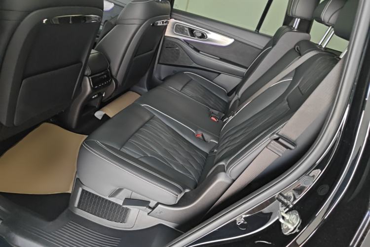 Used GAC Trumpchi GS8 2022 Dual-Engine Series 2.0TM Two-Wheel Drive Prestige Edition (7 Seats) Left Rear Seat