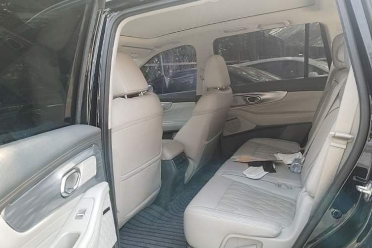 Used GAC Trumpchi GS8 2022 Linghang Series 2.0 TGDI Two-Wheel-Drive Luxury Smart Connectivity Version (7 Seats) Left Rear Seat