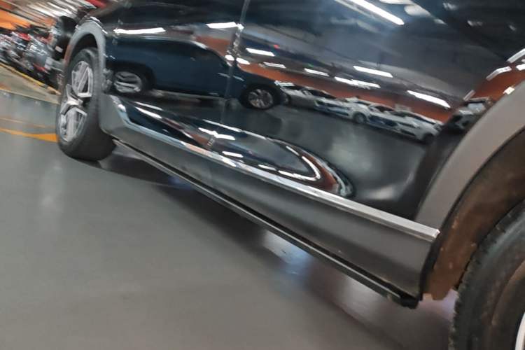 Used GAC Trumpchi GS8 2022 Linghang Series 2.0 TGDI Two-Wheel-Drive Luxury Smart Connectivity Version (7 Seats) Left Side Sill
