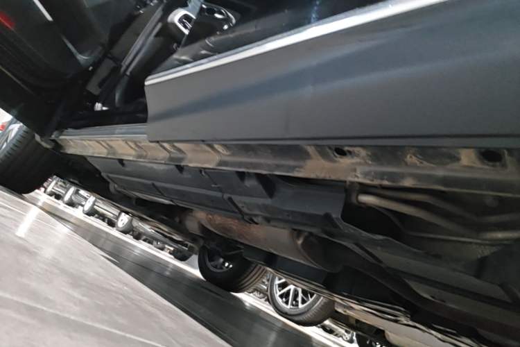 Used GAC Trumpchi GS8 2022 Flagship Series 2.0 TGDI Four-Wheel Drive Luxury Smart Connectivity Version (7 Seats) Left Side Sill