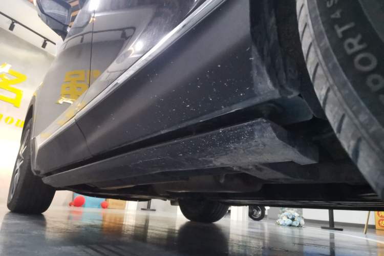 Used GAC Trumpchi GS8 2022 Linghang Series 2.0 TGDI Two-Wheel-Drive Luxury Smart Connectivity Version (7 Seats) Left Side Sill
