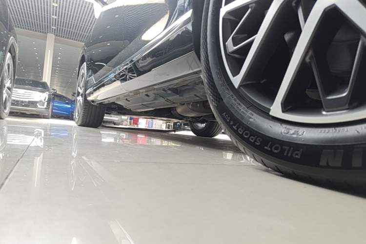Used GAC Trumpchi GS8 2022 Double-Energy Series 2.0TM Four-Wheel Drive Premium Edition (7 Seats) Left Side Sill