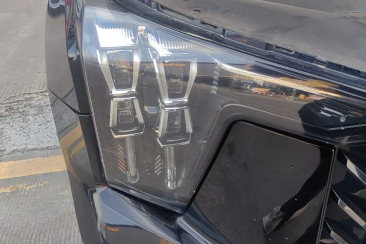 Used GAC Trumpchi GS8 2022 Flagship Series 2.0 TGDI Two-Wheel-Drive Prestige Edition (7 Seats) Right Front Headlight