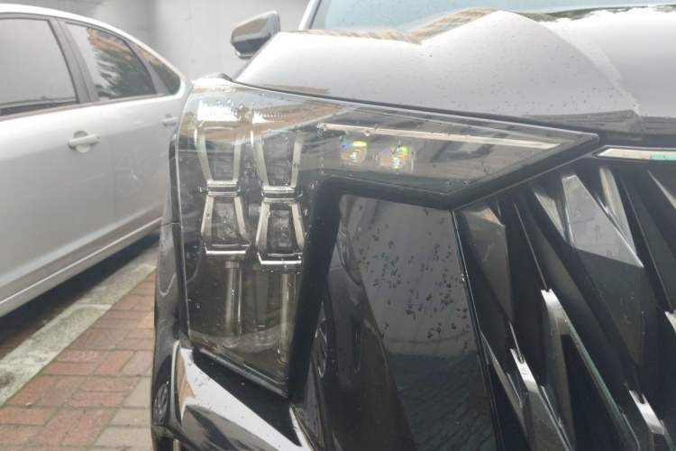 Used GAC Trumpchi GS8 2022 Dual-Engine Series 2.0TM Two-Wheel Drive Prestige Edition (7 Seats) Right Front Headlight