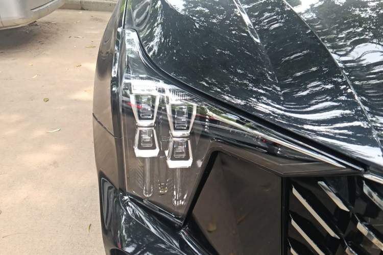 Used GAC Trumpchi GS8 2022 Flagship Series 2.0 TGDI Four-Wheel Drive Luxury Smart Connectivity Version (7 Seats) Right Front Headlight