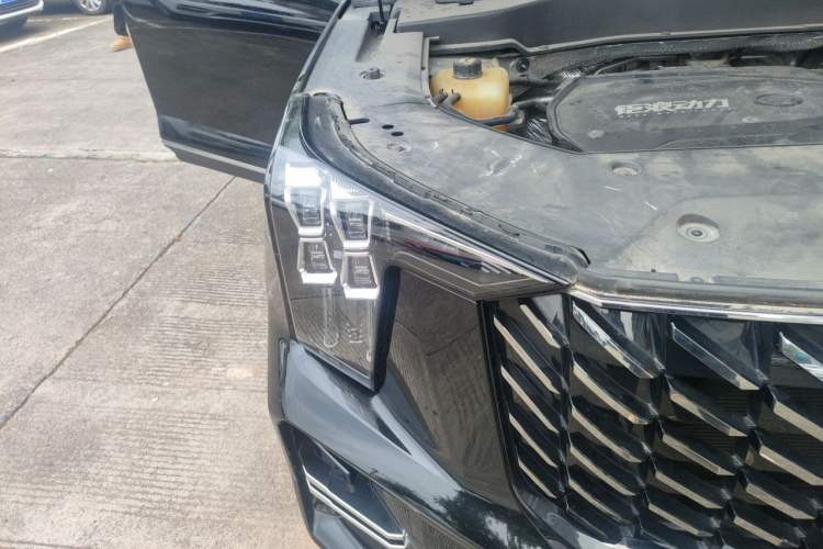 Used GAC Trumpchi GS8 2022 Linghang Series 2.0 TGDI Two-Wheel-Drive Luxury Smart Connectivity Version (7 Seats) Right Front Headlight