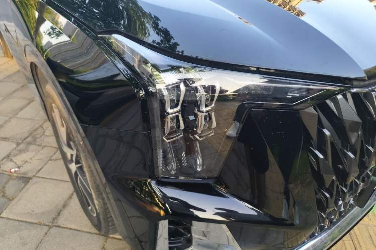 Used GAC Trumpchi GS8 2022 Dual-Engine Series 2.0TM Two-Wheel Drive Prestige Edition (7 Seats) Right Front Headlight