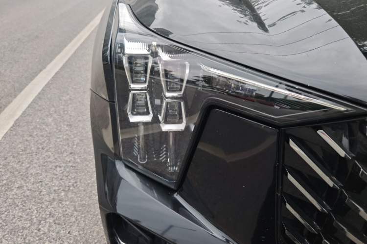 Used GAC Trumpchi GS8 2022 Linghang Series 2.0 TGDI Two-Wheel-Drive Luxury Smart Connectivity Version (7 Seats) Right Front Headlight