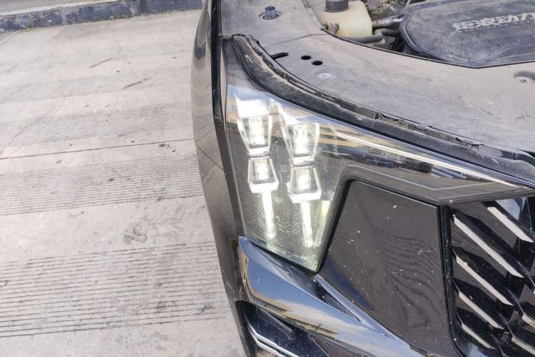 Used GAC Trumpchi GS8 2022 Linghang Series 2.0 TGDI Two-Wheel-Drive Luxury Smart Connectivity Version (7 Seats) Right Front Headlight