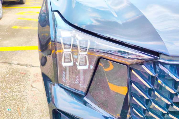 Used GAC Trumpchi GS8 2022 Linghang Series 2.0 TGDI Two-Wheel-Drive Luxury Smart Connectivity Version (7 Seats) Right Front Headlight