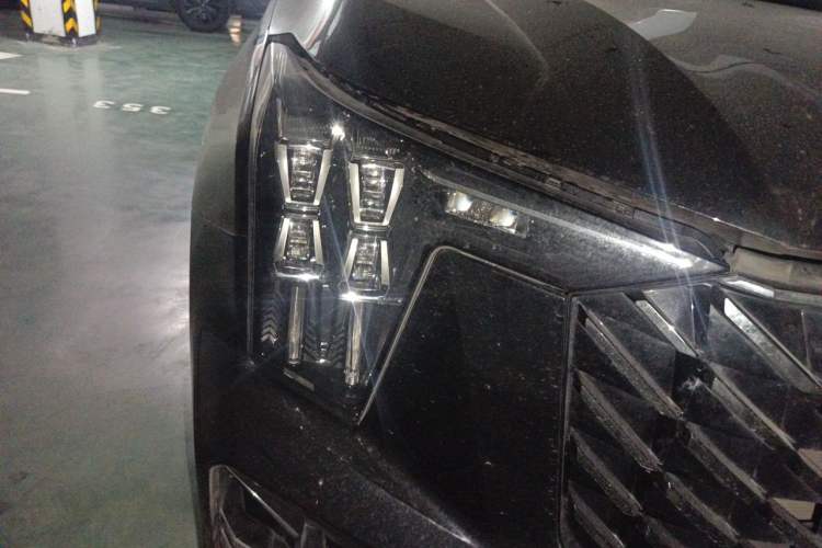 Used GAC Trumpchi GS8 2022 Flagship Series 2.0 TGDI Two-Wheel-Drive Prestige Edition (6-seater) Right Front Headlight