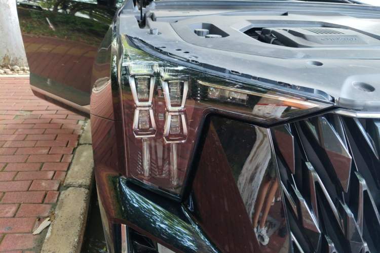 Used GAC Trumpchi GS8 2022 Dual-Engine Series 2.0TM Two-Wheel Drive Prestige Edition (7 Seats) Right Front Headlight