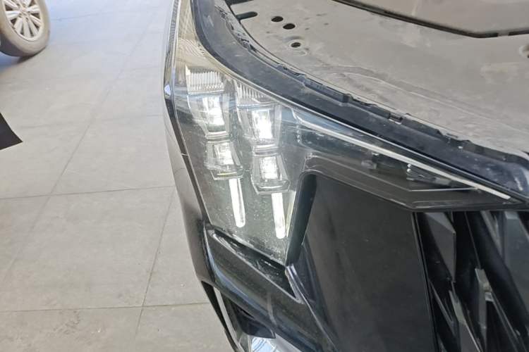 Used GAC Trumpchi GS8 2022 Dual-Engine Series 2.0TM Two-Wheel Drive Prestige Edition (7 Seats) Right Front Headlight