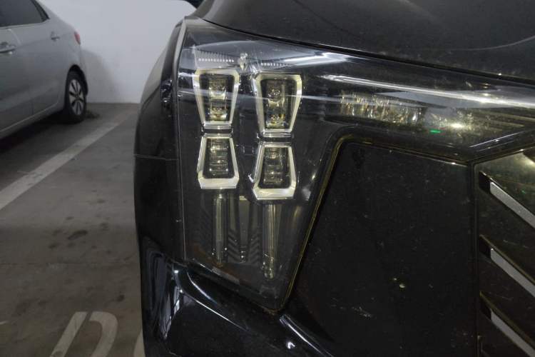 Used GAC Trumpchi GS8 2022 Linghang Series 2.0 TGDI Two-Wheel-Drive Luxury Smart Connectivity Version (7 Seats) Right Front Headlight