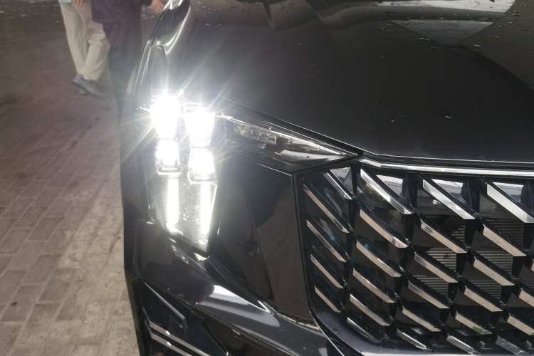 Used GAC Trumpchi GS8 2022 Flagship Series 2.0 TGDI Two-Wheel-Drive Prestige Edition (7 Seats) Right Front Headlight