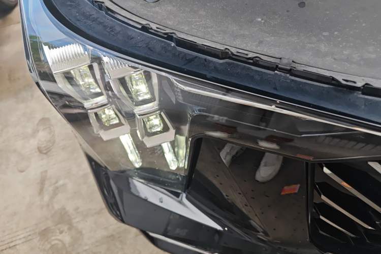 Used GAC Trumpchi GS8 2022 Linghang Series 2.0 TGDI Two-Wheel-Drive Luxury Smart Connectivity Version (7 Seats) Right Front Headlight