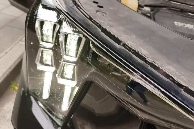 Used GAC Trumpchi GS8 2022 Linghang Series 2.0 TGDI Two-Wheel-Drive Luxury Smart Connectivity Version (7 Seats) Right Front Headlight